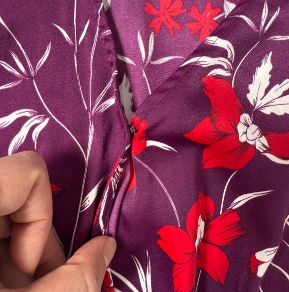 Guess Vibrant Satin Purple Red White Floral Smocked Waist Blouse Size XL - Picture 9 of 12